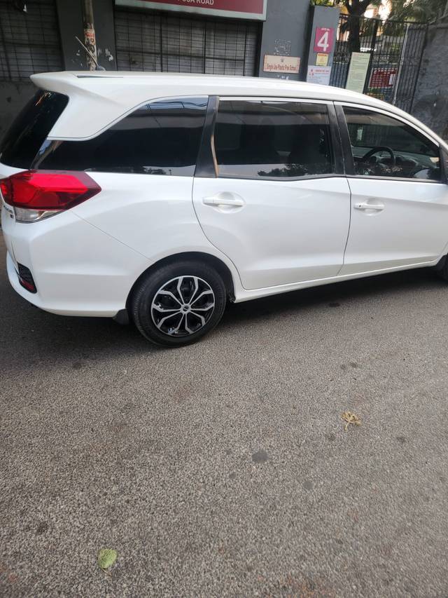 https://images10.gaadi.com/usedcar_image/4427839/original/b99994a345cb313d2d8ccb6ff395c529.jpg?imwidth=6401