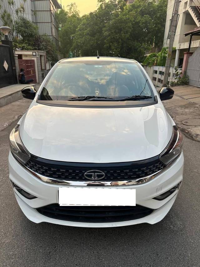 https://images10.gaadi.com/usedcar_image/4427976/original/processed_b0e5ad0cfa68ec19d48db7bcf2d8121b.jpeg?imwidth=6400