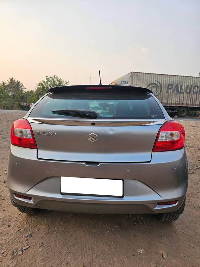 https://images10.gaadi.com/usedcar_image/4428143/original/processed_8053cf3d-6cc1-4213-9861-51bf7929a27c.jpg?imwidth=6402