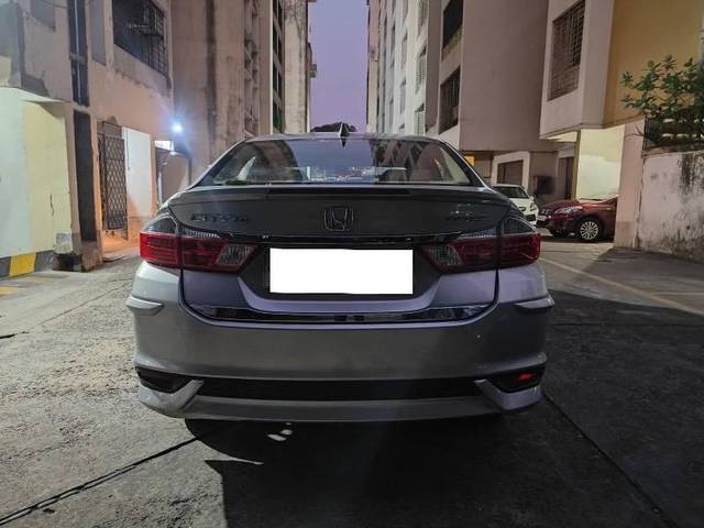 https://images10.gaadi.com/usedcar_image/4428301/original/processed_a7fd498e-86c9-4f41-8480-15b31a4f9cce.jpeg?imwidth=6401