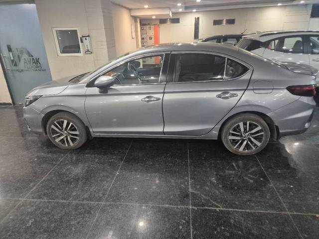 https://images10.gaadi.com/usedcar_image/4428319/original/1f7469cfcf166e47c6fae8d1afe8fe7e.jpg?imwidth=6401