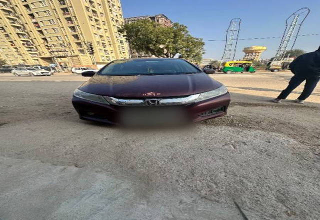 https://images10.gaadi.com/usedcar_image/4428340/original/f2ac0a51cd20a34c5df2b1983e83b834.jpeg?imwidth=6400