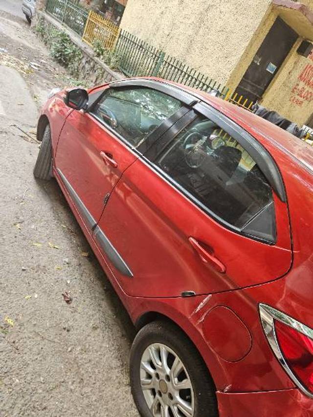 https://images10.gaadi.com/usedcar_image/4428674/original/28f4081bdf354ae5b81c96e2510d74d7.jpg?imwidth=6401
