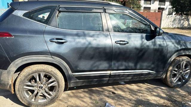 https://images10.gaadi.com/usedcar_image/4428806/original/4d77c30fe2e063d69a32192fcd69f9fa.jpeg?imwidth=6402