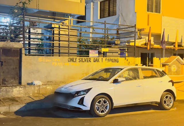 https://images10.gaadi.com/usedcar_image/4428867/original/422cc287-4a0d-4127-ac21-75635428a9f0.?imwidth=6402