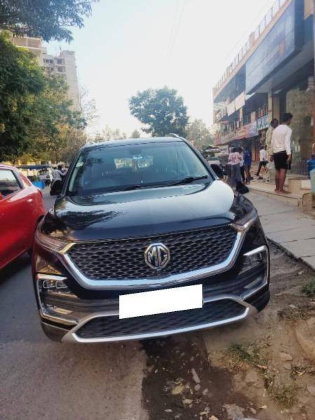 https://images10.gaadi.com/usedcar_image/4428878/original/3cf89bf9aa39555a18b453d24b5b9b3a.jpeg?imwidth=6402