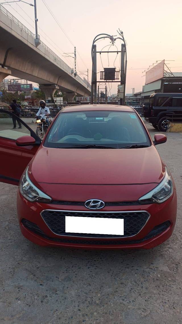 https://images10.gaadi.com/usedcar_image/4429013/original/7922bd279f6bfd697f57ed03531e9b1f.jpg?imwidth=6400