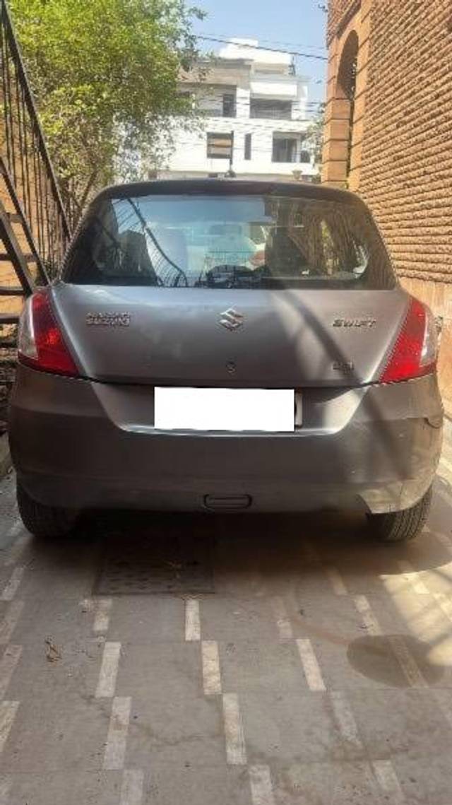 https://images10.gaadi.com/usedcar_image/4429535/original/processed_eb9684a4-fd4b-4982-a5fb-f0c3fe2e1558.jpeg?imwidth=6401