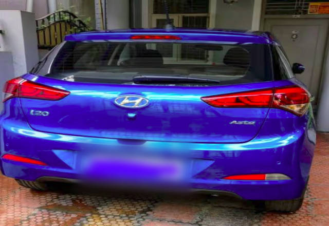 https://images10.gaadi.com/usedcar_image/4429561/original/e973fa09-96ad-4672-9882-83536a4537c0.?imwidth=6402