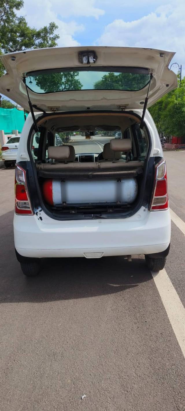 https://images10.gaadi.com/usedcar_image/4429721/original/processed_2be40b6371c89f4e5f889cae21f19d1e.jpg?imwidth=6401