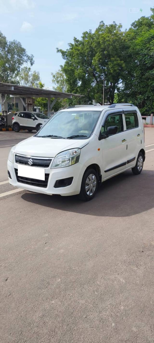 https://images10.gaadi.com/usedcar_image/4429721/original/processed_90f1ab0fa51a1d552b0ecc7be49eca12.jpg?imwidth=6400