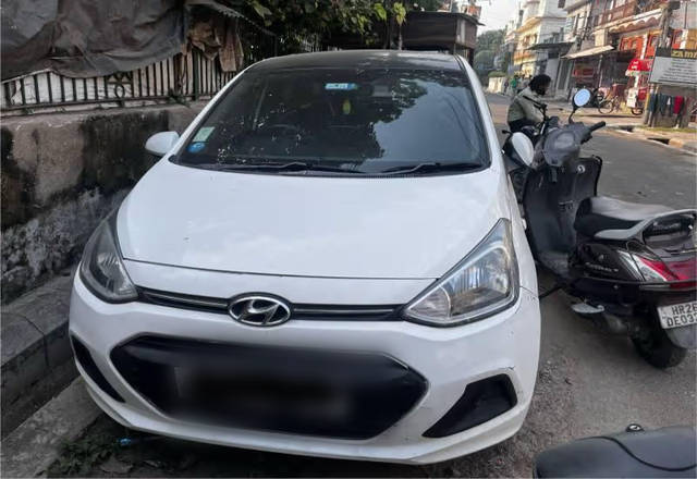 https://images10.gaadi.com/usedcar_image/4429911/original/db33a87d-b040-4661-9f56-40471b7a08fb.?imwidth=6402