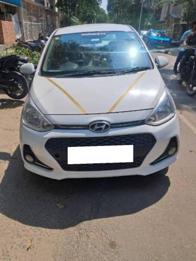 https://images10.gaadi.com/usedcar_image/4429935/original/processed_a717abd5-5c52-470f-b502-5a21db1ed066.jpg?imwidth=6401