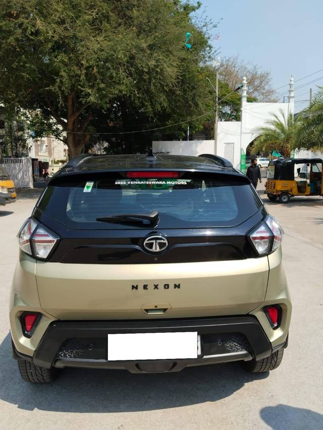 https://images10.gaadi.com/usedcar_image/4430841/original/processed_ce52b242-f6a7-4007-9d20-82e0bb69493c.jpg?imwidth=6400