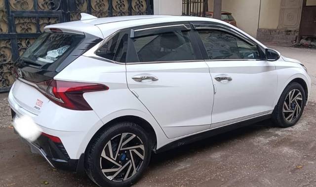 https://images10.gaadi.com/usedcar_image/4430969/original/processed_b7b8c35b-f818-4b00-ab5f-9f953dfd8503.jpg?imwidth=6401