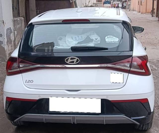 https://images10.gaadi.com/usedcar_image/4430969/original/processed_bad42a1c-306e-4985-b7e6-06e288df2b85.jpg?imwidth=6402