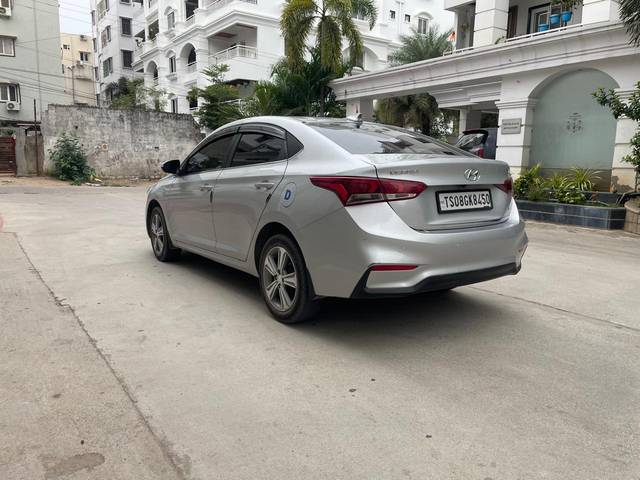 https://images10.gaadi.com/usedcar_image/4432833/original/e52ef2cfbdc941c21b6113fa71a3b762.jpg?imwidth=6402