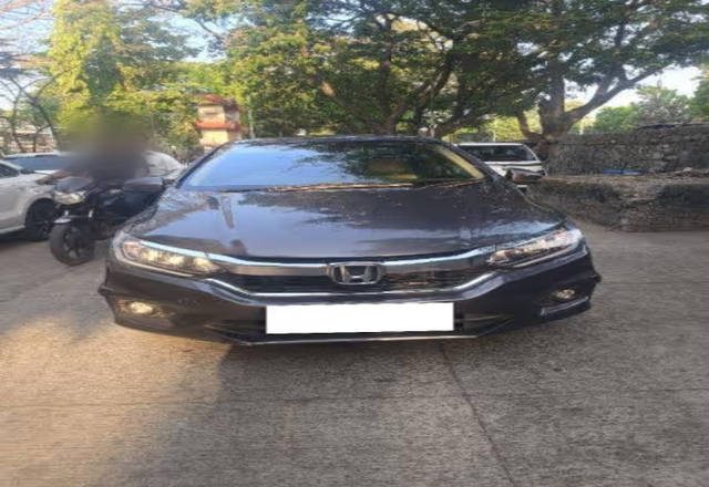 https://images10.gaadi.com/usedcar_image/4433785/original/b9113a5b-1c94-4855-92cf-88b46a87814d.?imwidth=6401