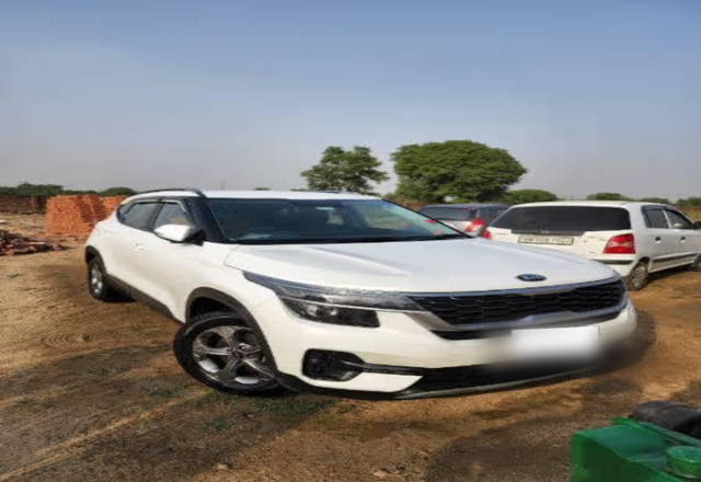 https://images10.gaadi.com/usedcar_image/4434245/original/b7af2d7e-0b7a-407d-97dd-55604d6223d3.?imwidth=6401