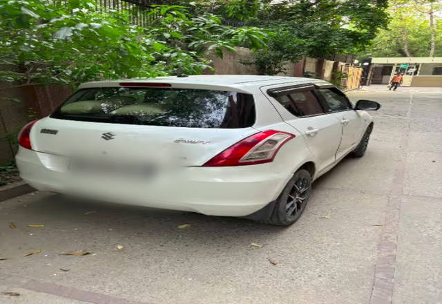 https://images10.gaadi.com/usedcar_image/4434315/original/d36b4b38-4a68-4785-a8e6-d62edd778921.?imwidth=6402