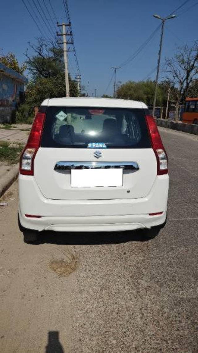https://images10.gaadi.com/usedcar_image/4434701/original/processed_69e76851-7211-431c-8f1b-fd4da25983aa.jpg?imwidth=6401