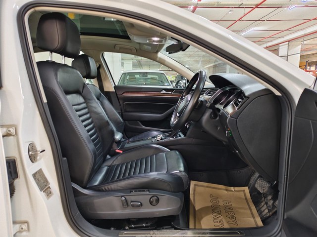 Second-hand 2018 Volkswagen Passat 2.0 TDI AT Highline for sale in Pune-5