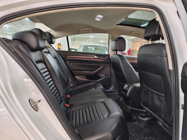 Second-hand 2018 Volkswagen Passat 2.0 TDI AT Highline for sale in Pune-6