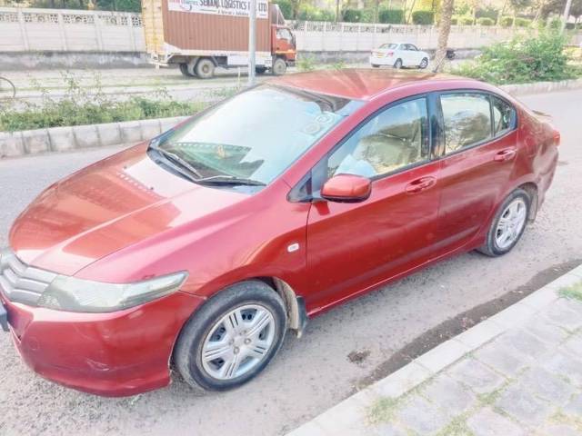 https://images10.gaadi.com/usedcar_image/4435328/original/processed_1fcdfe1c-47e7-433b-b81d-16148389f2fd.jpeg?imwidth=6402