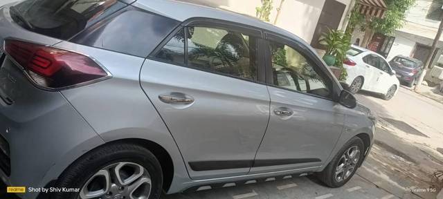 https://images10.gaadi.com/usedcar_image/4435612/original/processed_3e2c97f1-9a5c-4788-9611-cbc1f58318d6.jpeg?imwidth=6401