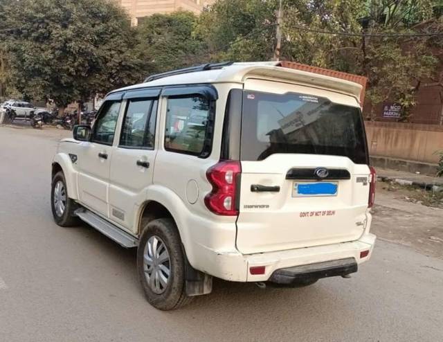 https://images10.gaadi.com/usedcar_image/4436101/original/processed_0fee9662-b809-4281-800f-6387544da492.jpeg?imwidth=6402