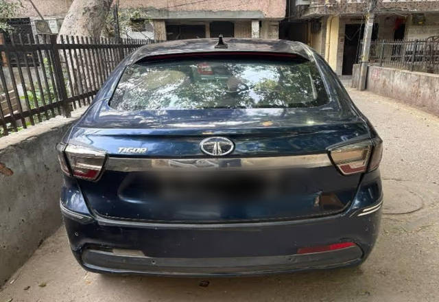 https://images10.gaadi.com/usedcar_image/4436658/original/fab3743d-aec4-4cda-b075-801b59f60e71.?imwidth=6401