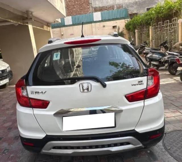 https://images10.gaadi.com/usedcar_image/4436734/original/processed_025ae3ad-9912-42f3-b174-6956e8aab4fb.jpeg?imwidth=6401