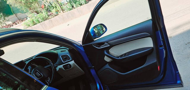 Second-hand 2016 Audi Q3 35 TDI Quattro Premium for sale in Gurgaon-11