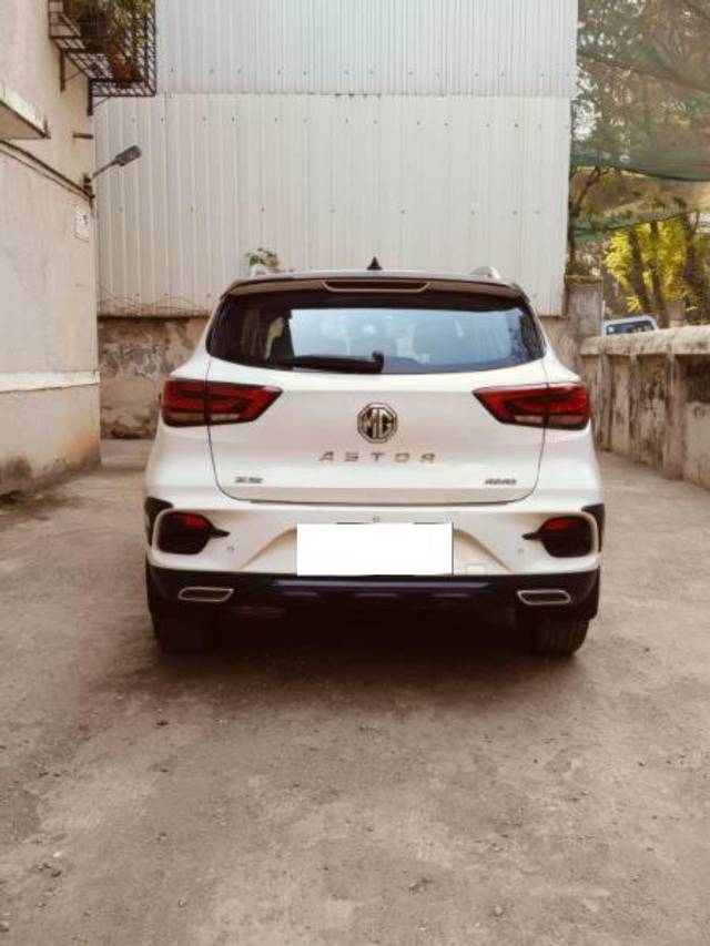 https://images10.gaadi.com/usedcar_image/4438423/original/processed_eac8e0fa-62cf-4859-a88b-47fec34aae18.jpg?imwidth=6401
