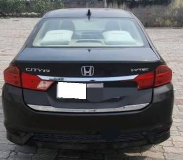 https://images10.gaadi.com/usedcar_image/4438655/original/processed_182d7277-a3dc-4fba-830c-b03f4792e396.jpg?imwidth=6401