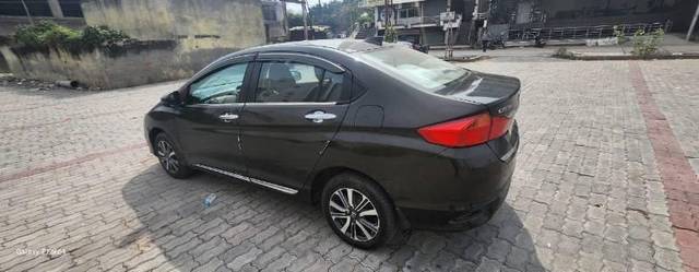 https://images10.gaadi.com/usedcar_image/4438655/original/processed_6187fa59-f4be-4185-88ad-26289e504397.jpg?imwidth=6402