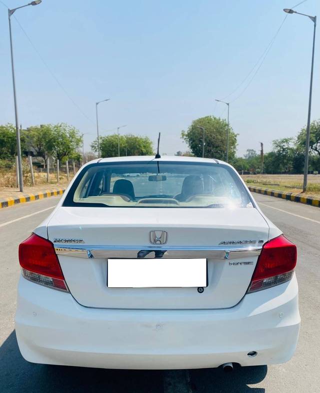 https://images10.gaadi.com/usedcar_image/4438672/original/processed_4e6778f9a9df04552b38b84849f54bce.jpg?imwidth=6402