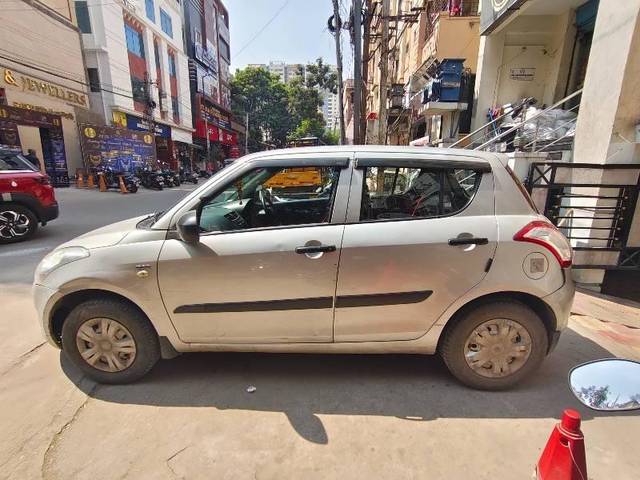 https://images10.gaadi.com/usedcar_image/4439452/original/processed_f6f54698-90cf-48f1-b083-393f4a184aaf.jpg?imwidth=6402