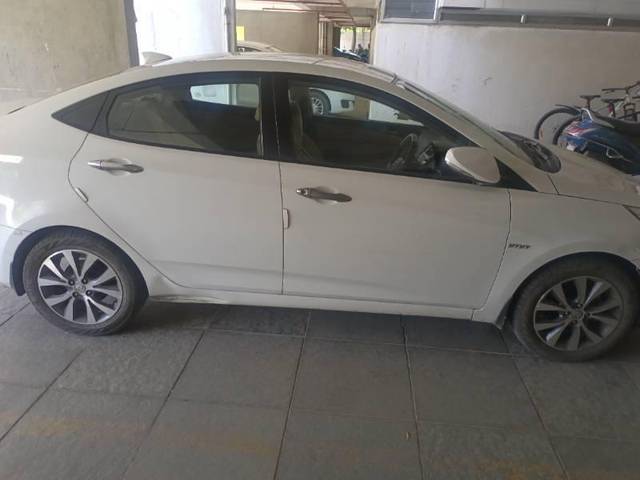 https://images10.gaadi.com/usedcar_image/4439458/original/processed_6a318003-7858-4f2b-994d-61de3ba2e94f.jpg?imwidth=6401