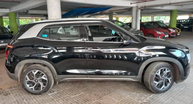 https://images10.gaadi.com/usedcar_image/4440426/original/fc8d81ae-bf4f-4948-8556-3992b8354833.png?imwidth=6401