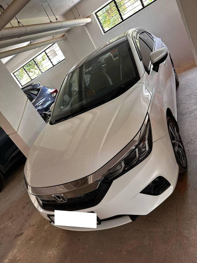 https://images10.gaadi.com/usedcar_image/4440859/original/processed_0c06a3a1-4705-4511-a967-8c5c97ef0004.jpg?imwidth=6401