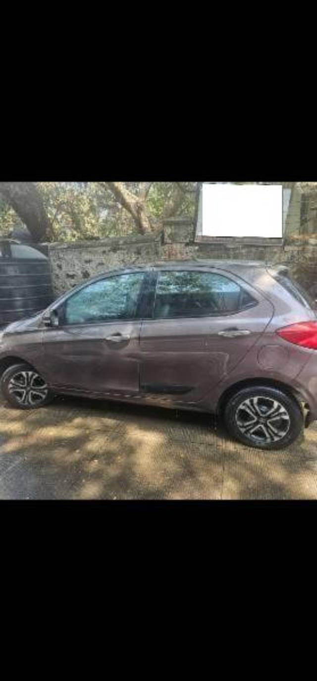 https://images10.gaadi.com/usedcar_image/4440927/original/processed_1399477a-344e-4a67-86a4-4e9f49599179.jpg?imwidth=6401