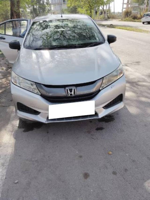 https://images10.gaadi.com/usedcar_image/4440978/original/processed_016cbc4f-f315-475e-bb0a-fc12a2d51c52.jpg?imwidth=6401