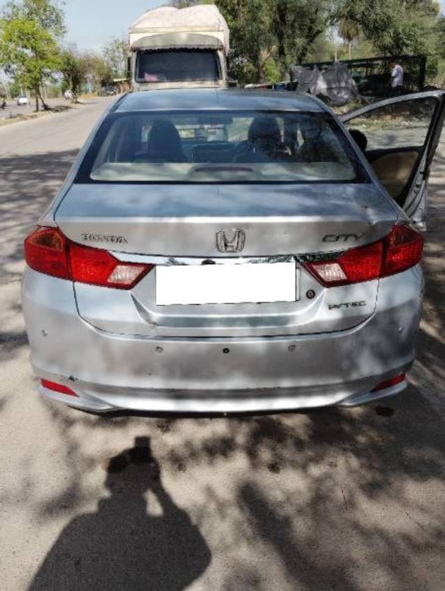 https://images10.gaadi.com/usedcar_image/4440978/original/processed_40d45d3d-8780-4374-819d-21d42c3b9809.jpg?imwidth=6400