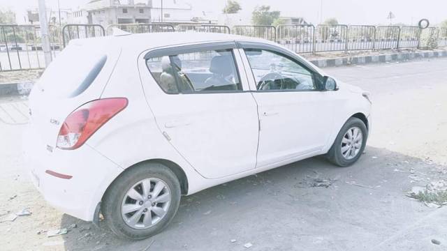 https://images10.gaadi.com/usedcar_image/4441248/original/processed_cb6c55b6-6f44-410b-8708-1963c775c6cf.jpg?imwidth=6401