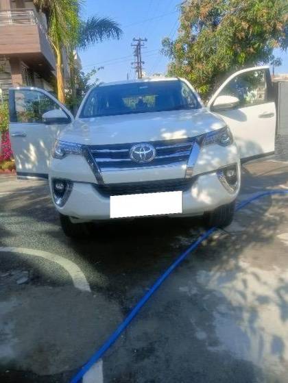 Toyota Fortuner 2.8 2WD MT BSIV Toyota Fortuner 2.8 2WD MT BSIV
