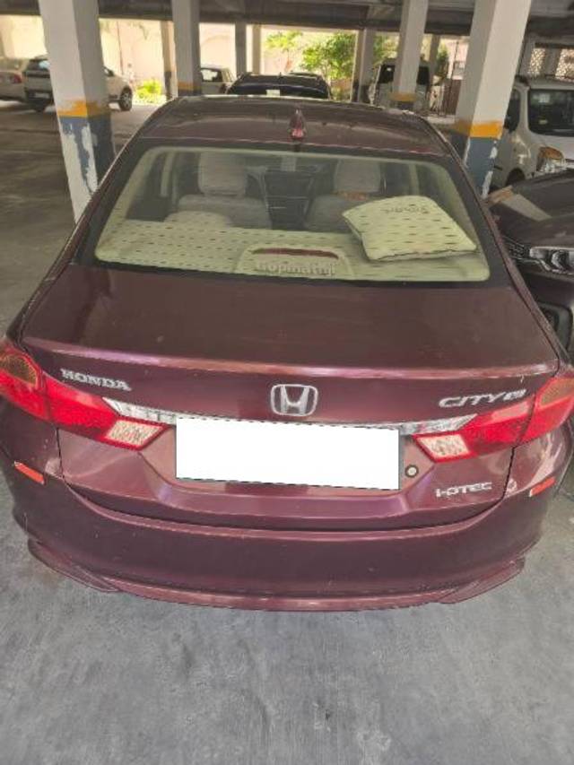 https://images10.gaadi.com/usedcar_image/4441575/original/processed_968a13b9-e357-4a41-9eea-023993f5ead9.jpg?imwidth=6401
