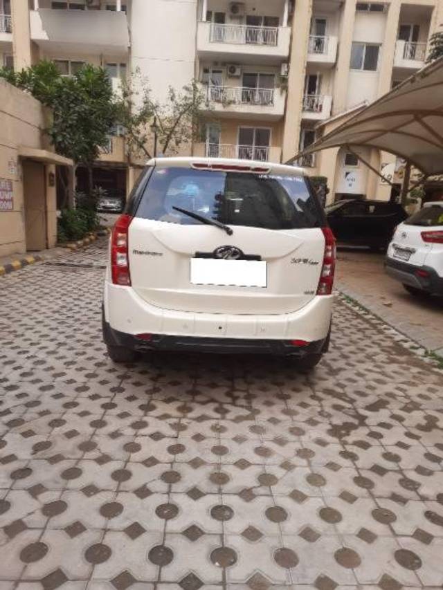 https://images10.gaadi.com/usedcar_image/4441733/original/processed_9d0f0056-e320-42e7-95d3-c1378e617fc0.jpg?imwidth=6401
