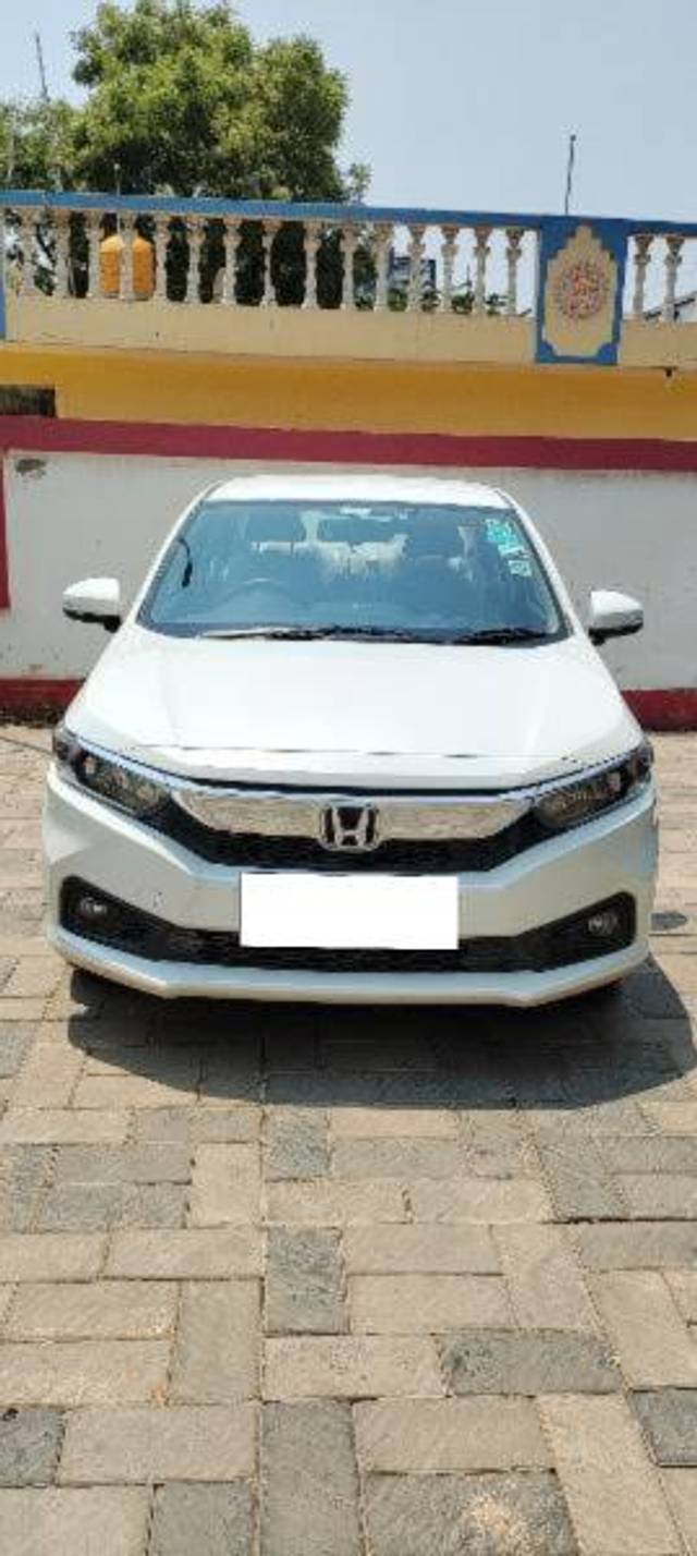 https://images10.gaadi.com/usedcar_image/4441883/original/processed_bf9043ca-cc81-4967-966d-a854637be25e.jpg?imwidth=6400