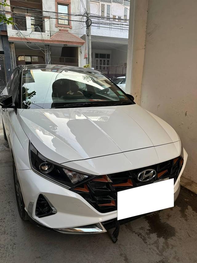 https://images10.gaadi.com/usedcar_image/4442301/original/processed_de539e8d-d8ab-42bd-ae7d-9ab9b0c231e9.jpg?imwidth=6400